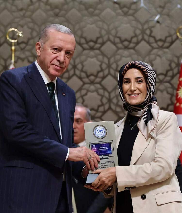 <p>2024&nbsp;</p>

<p>&nbsp;</p>

<p>CUMHURBAŞKANI RECEP TAYYİP ERDOĞAN'DAN KANAL 7 MEDYA GRUBUNA &Ouml;D&Uuml;L TAKDİMİ&nbsp;</p>
