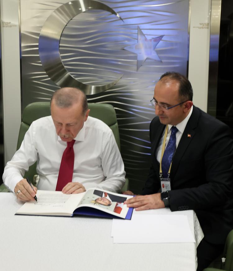 <p>2024&nbsp;</p>

<p>&nbsp;</p>

<p>CUMHURBAŞKANI RECEP TAYYİP ERDOĞAN VE HABER7.COM GENEL YAYIN Y&Ouml;NETMENİ OSMAN ATEŞLİ&nbsp;</p>
