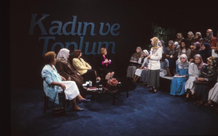 <p>1995 </p>
<p> </p>
<p><br />
KADIN VE TOPLUM </p>