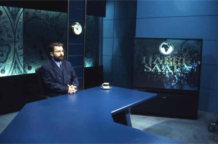 <p>1995-1996</p>
<p> </p>
<p><br />
HABER SAATİ </p>
<p>AHMET HAKAN </p>