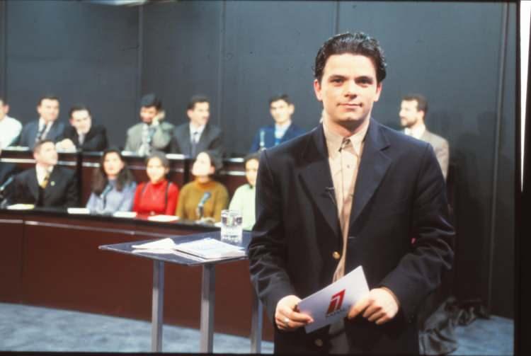 <p>1996 </p>
<p> </p>
<p>GENÇ OTURUM </p>