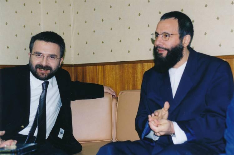 <p>1996 </p>

<p><br />
SUNUCU AHMET HAKAN - YUSUF İSLAM</p>
