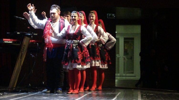 <p><strong>DMD Hastası Kuzey</strong>'in ve ailesinin fotoğraflarının sahneye yansıtıldığı konserde elde edilen gelirin tamamı Kuzey'in tedavisi için kullanılacak.</p>
