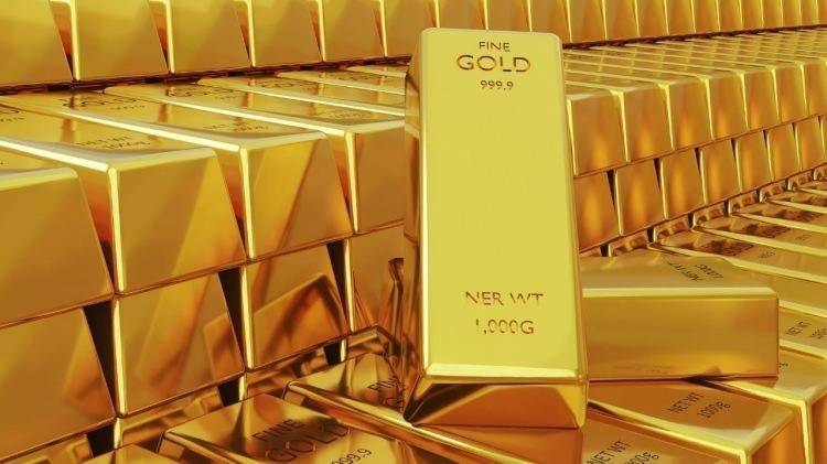 <p><strong>ALTIN ALIMLARI ONS ALTINDA REKORA NEDEN OLDU-</strong></p>

<p> </p>

<p>Merkez bankalarının altın alımları, ons altın fiyatının rekor üstüne rekor kırmasının başlıca nedenlerinden biri oldu. Merkez bankalarının altın alımı ve yüksek oranda rezerv tutma eğiliminin rezerv para ekonomilerinde yaşanabilecek ekonomik risklerden ve artan jeopolitik gerilimlerden kaynaklandığı ifade ediliyor.</p>
