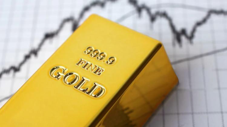<p><strong>ALTIN ONS FİYATI BU YIL 10 KEZ REKOR YENİLEDİ-</strong></p>

<p> </p>

<p>Bu yıla 2 bin 623 dolardan başlayan altının ons fiyatı, yılın başından bu yana yaklaşık 330 dolardan fazla değer kazanırken, bu sürede 10 kez rekor yeniledi. Analistler, ABD Başkanı Donald Trump'ın agresif gümrük vergisi politikasının sonuçlarına ilişkin endişelerin piyasaları etkilediğini söyledi.</p>
