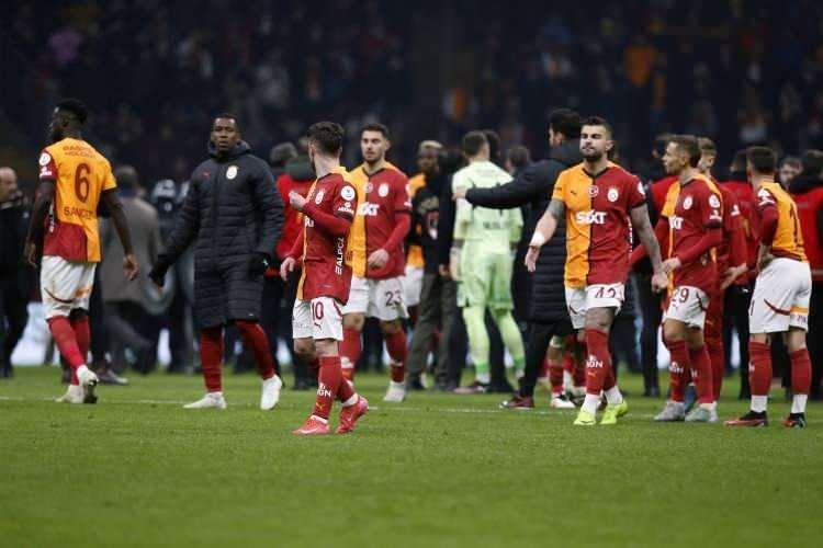 <p>Bunun üzerine Galatasaray, Mourinho'nun ırkçı söylemler dile getirdiğini ileri sürülerek suç duyurusunda bulunulacağını açıkladı.</p>
