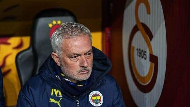 <p>Derbinin ardından basın toplantısında konuşan Portekizli çalıştırıcı, Yusuf Akçiçek ile ilgili bir pozisyonu anlatırken <strong>"Hakeme teşekkür etmem gerekir çünkü bahsettiğim pozisyonda diğer kulübede herkes maymun gibi zıplıyordu."</strong> ifadelerini kullanmıştı.</p>
