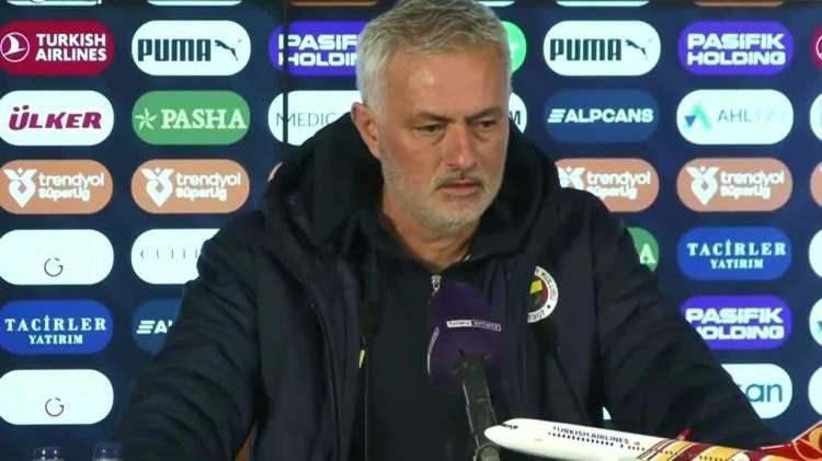 <p>Konuyla ilgili Fenerbahçe'den yapılan açıklamada şu ifadelere yer verildi:</p>
