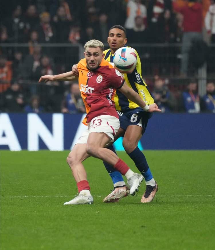 <p>Golsüz bir şekilde puanları paylaşıldığı derbi sonrası şampiyonluk tahminleri yapılmaya başlandı.</p>