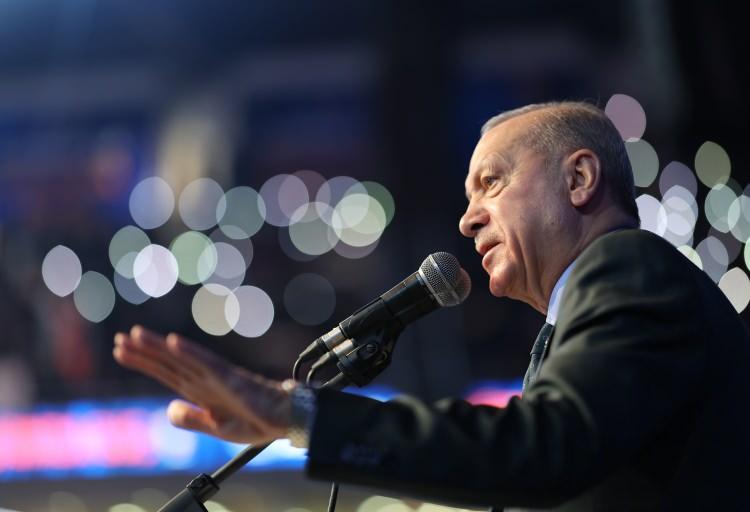 <p>Siyasi ve Hukuki İşleri: Hayati Yazıcı</p>
