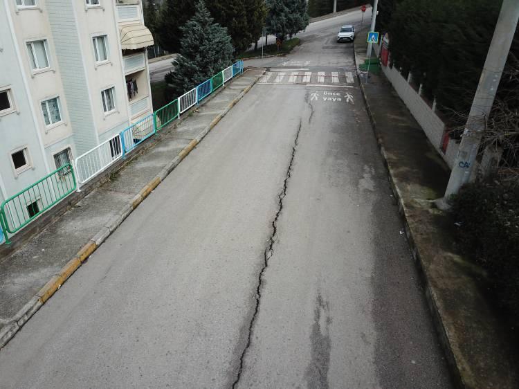 <p><strong><span style="color:rgb(178, 34, 34)">'BU YOL YAKLAŞIK 4 YILDAN BERİ BU ŞEKİLDE'</span></strong></p>
<p> </p>