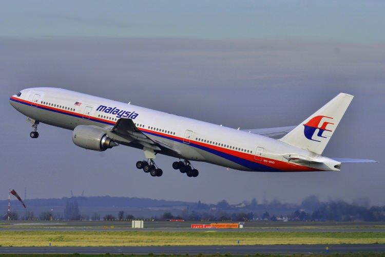 <p>Malezya Havayolları’na ait MH370 sefer sayılı uçak, 8 Mart 2014’te Kuala Lumpur’dan Pekin’e gitmek üzere havalandıktan kısa süre sonra radardan kayboldu. 239 yolcu ve mürettebat taşıyan Boeing 777’nin akıbeti, modern havacılık tarihinin en büyük bilinmezlerinden biri olarak kalmaya devam ediyor.</p>
