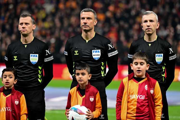 <p>Trendyol Süper Lig'in 25. haftasındaki Galatasaray-Fenerbahçe derbisinde Slavko Vincic düdük çalmıştı. Sloven hakemin performansı birçok otoriteden geçer not alırken Trabzonspor ve Beşiktaş da oynayacağı derbilerde Slavko Vincic'in görev almasını talep etmişti.</p>
