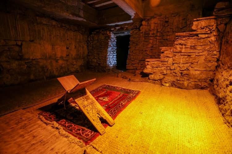 <p>Muşmal, şehrin imarında, seferleri, saldırıları ve kuşatmaları engellemek için surlar inşa edildiğini, kent içinde de güvenlik tertibatları oluşturulduğunu dile getirdi.</p>
