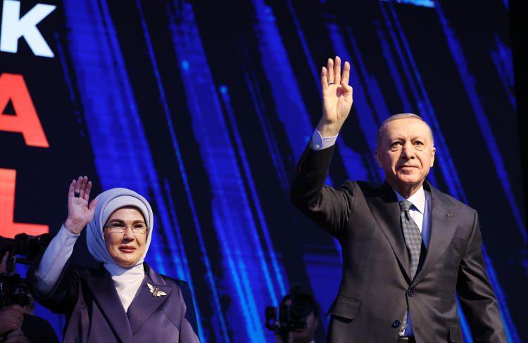 <p>Dış İlişkiler: Zafer Sırakaya</p>
<p> </p>
<p> </p>