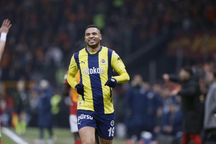 <p>Bu pozisyonda hakem ilk başta oyunu devam ettirdi. En-Nesyri yerden kalkamayınca Vincic oyunu durdurdu. Fenerbahçe cephesi bu pozisyonda Eren'e sarı kart bekledi. </p>