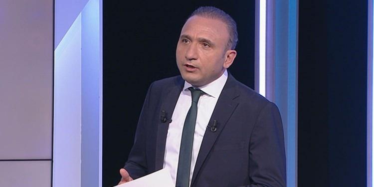 <p>Deniz Çoban: <strong>Bahattin Hocamın söylediği her şeye katılıyorum. Lemina, kornerden itibaren topu gördü, topu takip etti. Beklenmeyen top değil. Top öyle bir geliyor ki top karşıdan geliyor, arkadaşının 25-30 santim uzağından geçiyor. Lemina ile mücadele eden hiçbir Fenerbahçeli yok. Tartışmasız, açık, net penaltı. UEFA buna penaltı diyor. Karşıdan gelen topa rağmen kolunu yukarıda tutup aşağı indirmedi. Risk aldı. Penaltı.<br />
<br />
- TRİO</strong><br />
</p>
