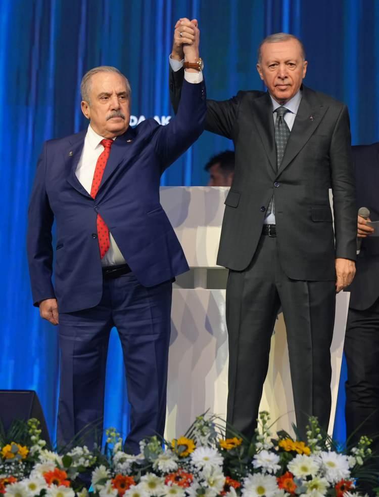 <p><strong>DÜNYA TAKİP ETTİ</strong></p>
<p>Kongreye, KKTC Cumhurbaşkanı Ersin Tatar ile Filistin başta olmak üzere 18 ülkeden 22 siyasi parti temsilcisi, 62 büyükelçi, 34 misyon temsilcisi katıldı.</p>