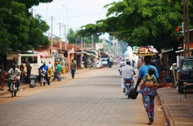 <p><strong><span style="color:#B22222">27)  BENIN </span> |  727 MİLYON DOLAR</strong></p>

<p> </p>

<p>Batı Afrika'da bir ülke</p>

<p> </p>
