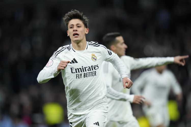 <p>Carreno, "Ancelotti, Arda'nın kendisine yardım etmeyen bazı insanlarla çok fazla zaman geçirdiğini söylüyor. Bu Arda ve onun çevresine çok doğrudan bir mesajdır. Ya anlarlar ya da anlamak zorunda kalırlar." dedi.</p>