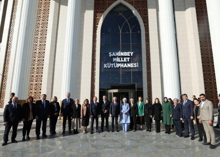 <p>Emine Erdoğan da bu sözleri için engelli öğretmene teşekkür etti.</p>

<p> </p>
