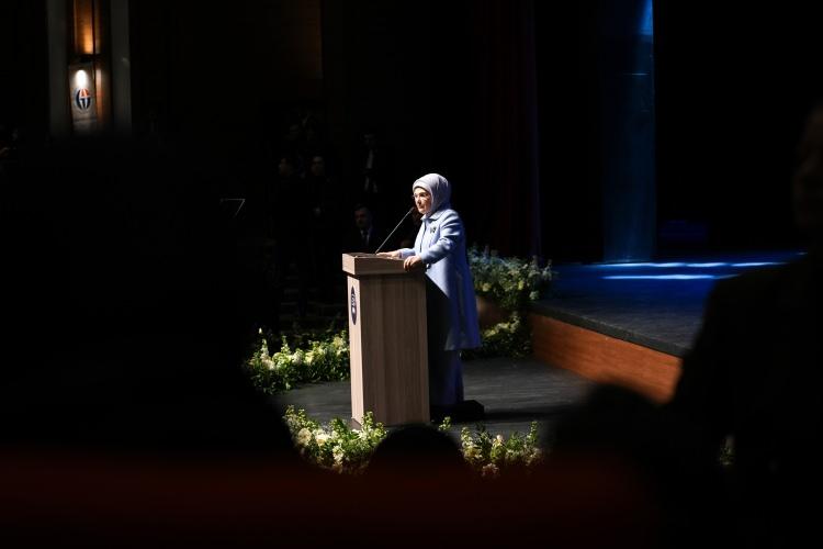 <p>"Çok şükür ki kütüphane koridorları artık tenha yerler değil. Yediden yetmişe herkes, yurt çapındaki kütüphanelerimizden istifade ediyor. </p>