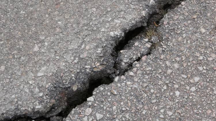 <p>102 ve 103'üncü adanın ortasında kalan yol çevredekileri tedirgin ederken, yaklaşık 400 kişinin yaşadığı Huzur Sokak'ta bir kreş de bulunuyor.</p>