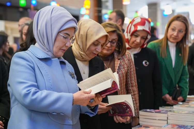 <p>Mübarek ramazan ayına çok kısa bir zaman kaldığına işaret eden Emine Erdoğan, herkesin ramazan ayını kutladı, sağlık ve afiyetle bayrama kavuşma temennisinde bulundu.</p>
<p> </p>
