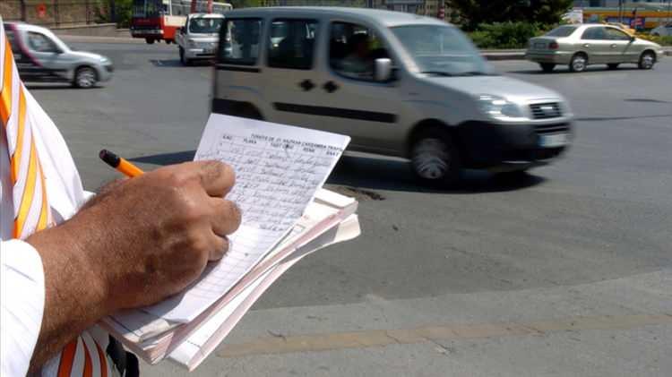 <p>47 bin 842 lira olan uyuşturucu madde etkisinde araç kullanmanın cezası da 100 bin liraya yükseltilecek.</p>
<p> </p>