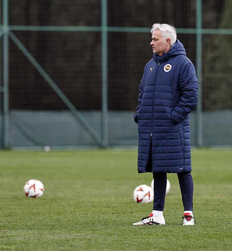 <p>Marca ise cezayı "Mourinho'nun 'Maymun gibi zıpladılar' sözlerine ceza" başlığıyla okuyucularına duyurdu.</p>