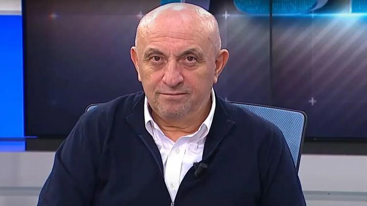 <p>Sinan Engin: Sevgili İbrahim Hacıosmanoğlu; Beşiktaş, Fenerbahçe, Galatasaray maçlarına bu hakemi istiyoruz. Bu hakem bütün komplo teoricilerine kapak yapmıştır.</p>
