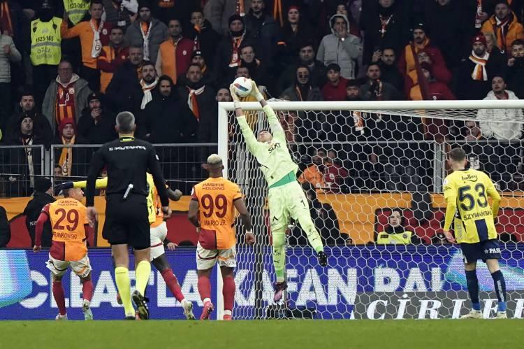 <p>1- Galatasaray: 93 puan - Şampiyonluk ihtimali: %77.2</p>