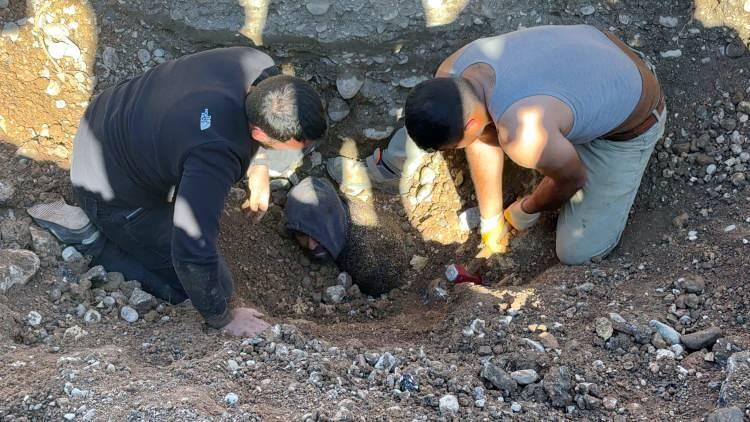 <p>Olay, saat 14.00 sıralarında, Konyaaltı ilçesi Hurma Mahallesi Boğaçay Caddesi üzerinde "Küçükdağ" olarak bilinen bölgede meydana geldi. </p>
