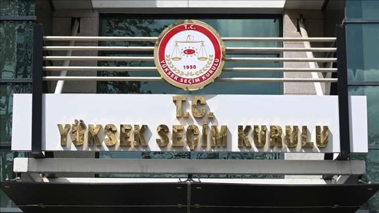 <p>Resmi Gazete'de yayımlanan YSK kararında, seçim çevreleri ve her seçim çevresinin çıkaracağı milletvekili sayısının 2839 sayılı Milletvekili Seçimi Kanunu'nun 4 ve 5'inci maddesinde genel nüfus sayımı sonuçlarının açıklanmasının ardından en geç 6 ay içinde açıklanacağının hüküm altına alındığı hatırlatıldı.</p>

<p> </p>
