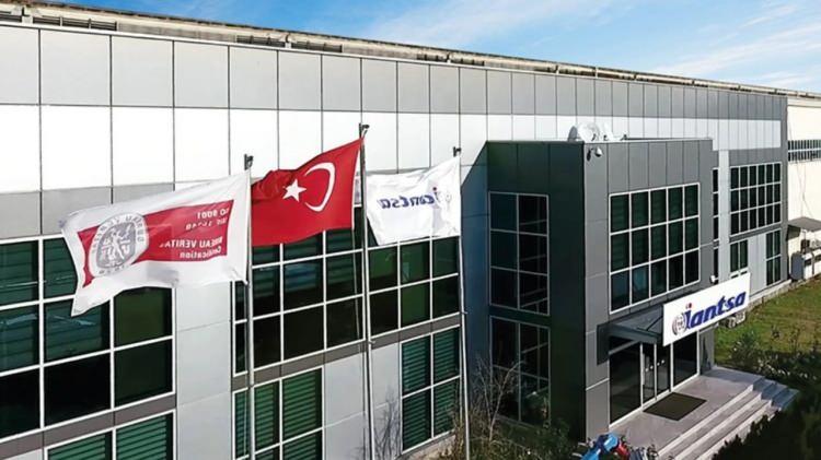 <p>Karar tanımı-</p>

<p><strong>Yönetim Kurulu 0,0306785 TL</strong></p>

<p>Hisse başı temettü tutarı (brüt)</p>

<p>Hisse başı temettü tutarı (net)</p>

<p><strong>0,0260767 TL</strong></p>

<p>Temettü tarihi</p>

<p>06 Mayıs 2025</p>
