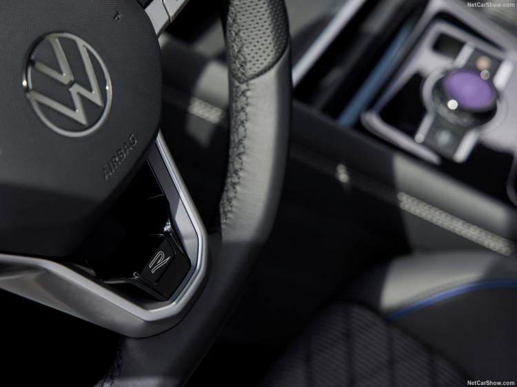 <p> Ayrıca, yine 1.5 litre hacme sahip iki yenilikçi plug-in hibrit (eHybrid) modelde elektrik ve benzinli motorların avantajları birleştirilmiş.</p>
