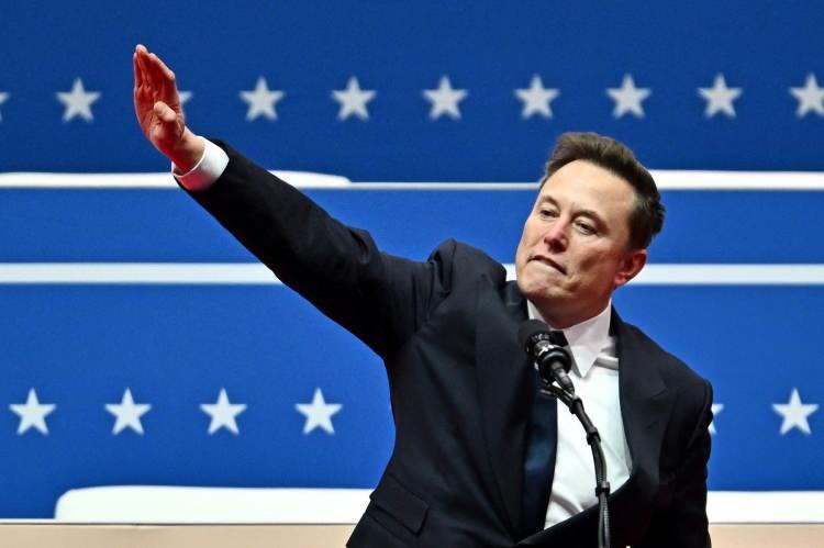 <p>Elon Musk, Tesla ve SpaceX başta olmak üzere birçok teknoloji devine liderlik ederken, servetinde büyük dalgalanmalar yaşamaya devam ediyor.</p>

<p>Forbes’un son verilerine göre 1 Mart itibarıyla Musk’ın net serveti 359,5 milyar dolara düştü.</p>
