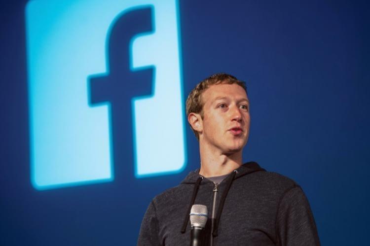 <p>Aynı dönemde, Mark Zuckerberg ise net servet açısından daha güçlü bir performans sergiledi.</p>

<p>Meta CEO’su, Amazon hisselerindeki yüzde 11'lik düşüşün Jeff Bezos'un servetinden 23 milyar dolar silmesiyle, dünyanın en zengin ikinci kişisi konumuna yükseldi.</p>

<p>Zuckerberg’in serveti de gerilese de Bezos kadar büyük bir kayıp yaşamadı ve 231 milyar dolarlık servetiyle ikinci sıraya yerleşti.</p>

<p>Bezos ise 227 milyar dolarla üçüncü sıraya geriledi.</p>
