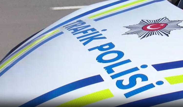 <p>Uslu, radar uygulamasını, Ankara genelinde genellikle trafik kazalarının aşırı hız sebebiyle kaynaklanan yerleri analiz ederek seçtiklerini belirterek, "Burada amacımız trafik ve yol güvenliğini sağlamak, trafikte aşırı hızdan kaynaklı olan maddi ve yaralamalı kazaları en aza indirgemek ve yol kullanıcılarını bilinçlenmesini sağlamak. </p>
