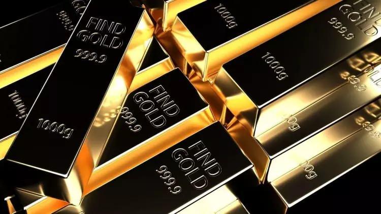 <p>Piyasalar yaşanan ticaret savaşları nedeniyle güvenli liman arayışını sürdürürken, ülkeler de hazinelerini altın ile doldurmayı sürdürüyor. Yaşanan gelişmelerin ardından ons altının fiyatı ise rekor üstüne rekor kırdı.</p>
