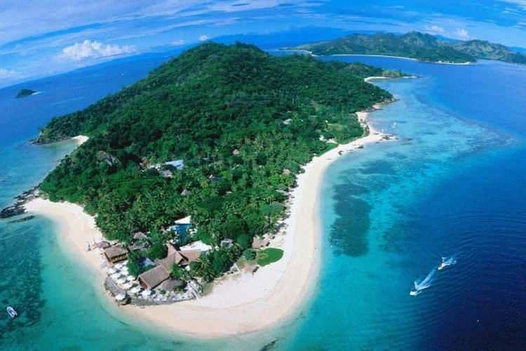 <p>Topraklarının büyük bir kısmı sık ormanlardan oluşan ve bol miktarda mineral ve balık kaynağı bulunan Fiji, 3. Dünya Savaşı sırasında bulunmak için mükemmel bir yer olabilir.</p>
