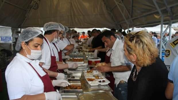 <p><strong>KARTAL İFTAR ÇADIRI</strong></p>
<p> </p>
<p>Kartal Belediyesi, Dr. Lütfi Kırdar Şehir Hastanesi bahçesinde bir iftar çadırı oluşturacak.</p>