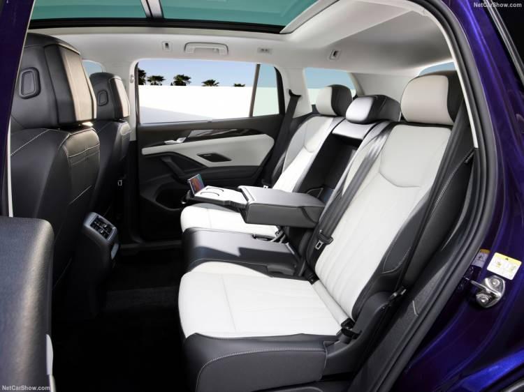<p>Ayrıca, “IDA” Akıllı Sesli Komut Asistanı, 15″ “Discover Pro Max” navigasyon sistemi ve kablosuz şarj paketi, Çevresel Görüş Sistemi “Area View” ve Harman Kardon ses sistemi de opsiyonel ekipmanlar arasında mevcut.</p>

