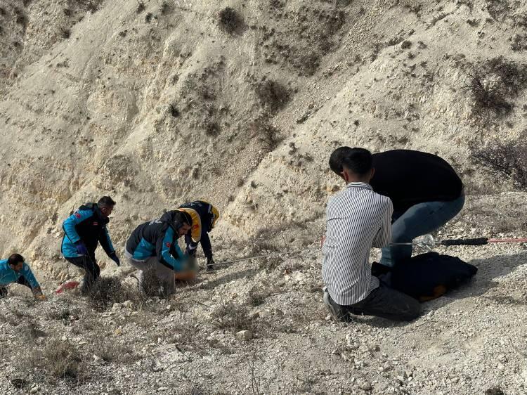 <p>Burada tedavi altına alınan Üroloji Uzmanı Op. Dr. Mahir Kartalmış, yapılan bütün müdahalelere rağmen kurtarılamayarak hayatını kaybetti. Kartalmış'ın cenazesi tamamlanan işlemlerinin ardından hastane morguna kaldırıldı.</p>
