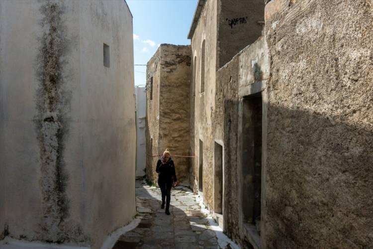 <p>Kış aylarında zaten daha sakin olan Yamurgi ve Santorini, sarsıntılar nedeniyle daha da ıssız bir hale gelirken halkın bir kısmı evlerinden çıkmamayı tercih ediyor.</p>

<p> </p>
