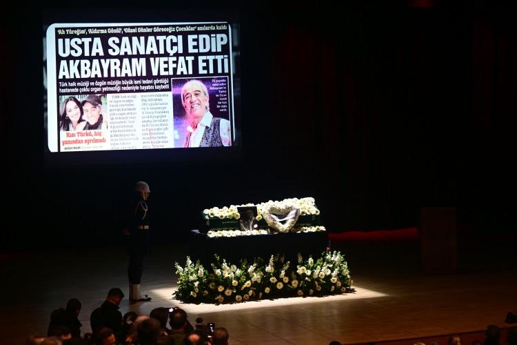 <p>75 yaşındaki sanatçı Edip Akbayram, çoklu organ yetmezliğinden dolayı 2 Mart'ta hayata veda etti.</p>
