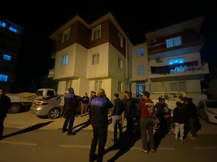 <p>İhbarı üzerine olay yerine polis, AFAD ve zabıta ekipleri sevk edildi. </p>
