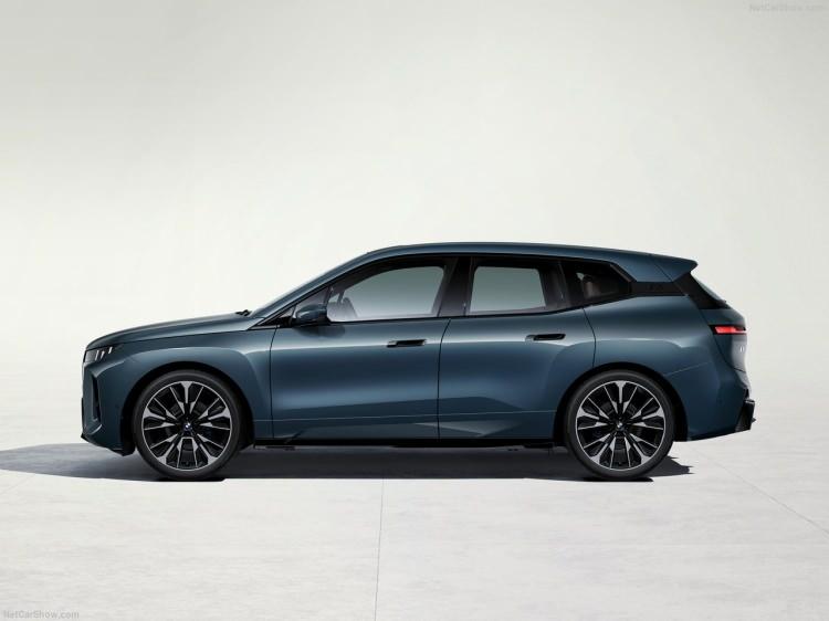 <p>Ayrıca BMW iX’te, Park Asistanı Professional sayesinde My BMW uygulaması üzerinden aracı uzaktan park etmek mümkün hale geliyor.</p>
