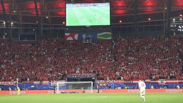 <p>Son 15 yıldaki uzun vadeli perspektifte, yerel futbol TV gelirleri yüzde 131, UEFA müsabakalarından elde edilen gelirler yüzde 322, sponsor ve ticari gelirler yüzde 166 ve gişe gelirleri yüzde 74 arttı. Ayrıca transfer gelirleri de yüzde 179 artış gösterdi.</p>
