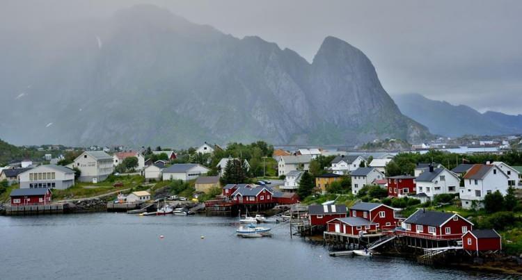 <p><span style="color:#B22222"><strong>12) NORVEÇ</strong></span></p>